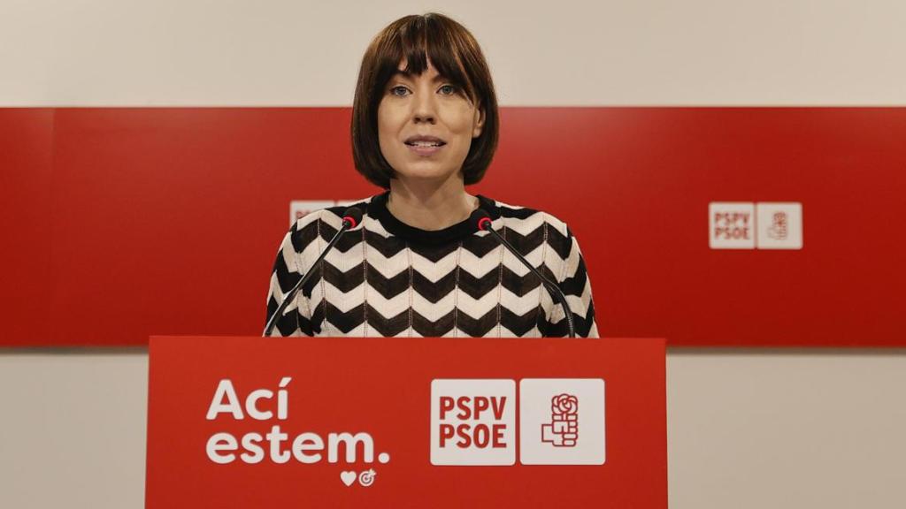 La secretaria general del PSPV-PSOE, la ministra Diana Morant, atiende a los medios este sábado.