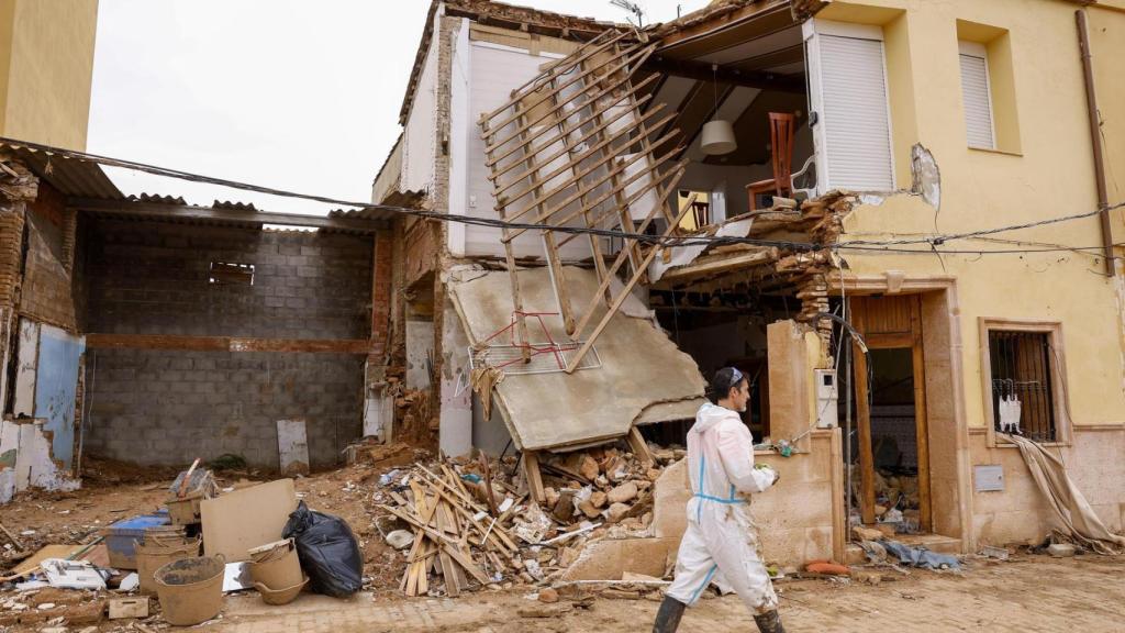 Destrozos en una de las casas afectadas por la trágica riada del pasado 29 de octubre, en Picanya (Valencia), este sábado.