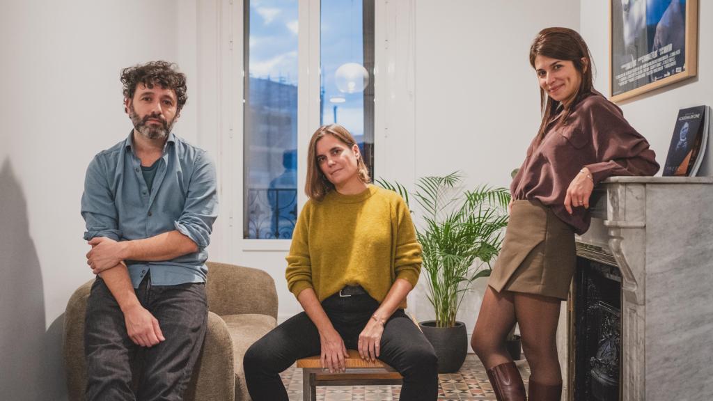 Rodrigo Sorogoyen, Sara Cano y Paula Fabra, en las oficinas de Caballo Films, en Madrid. Foto: Jose Verdugo