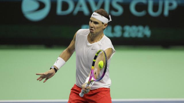 Rafa Nadal entrena en los días previos a la Copa Davis.