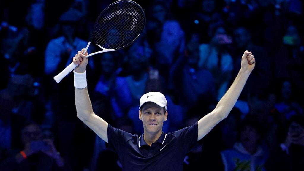 Sinner celebra la victoria en la final de la Copa de Maestros ante Taylor Fritz.