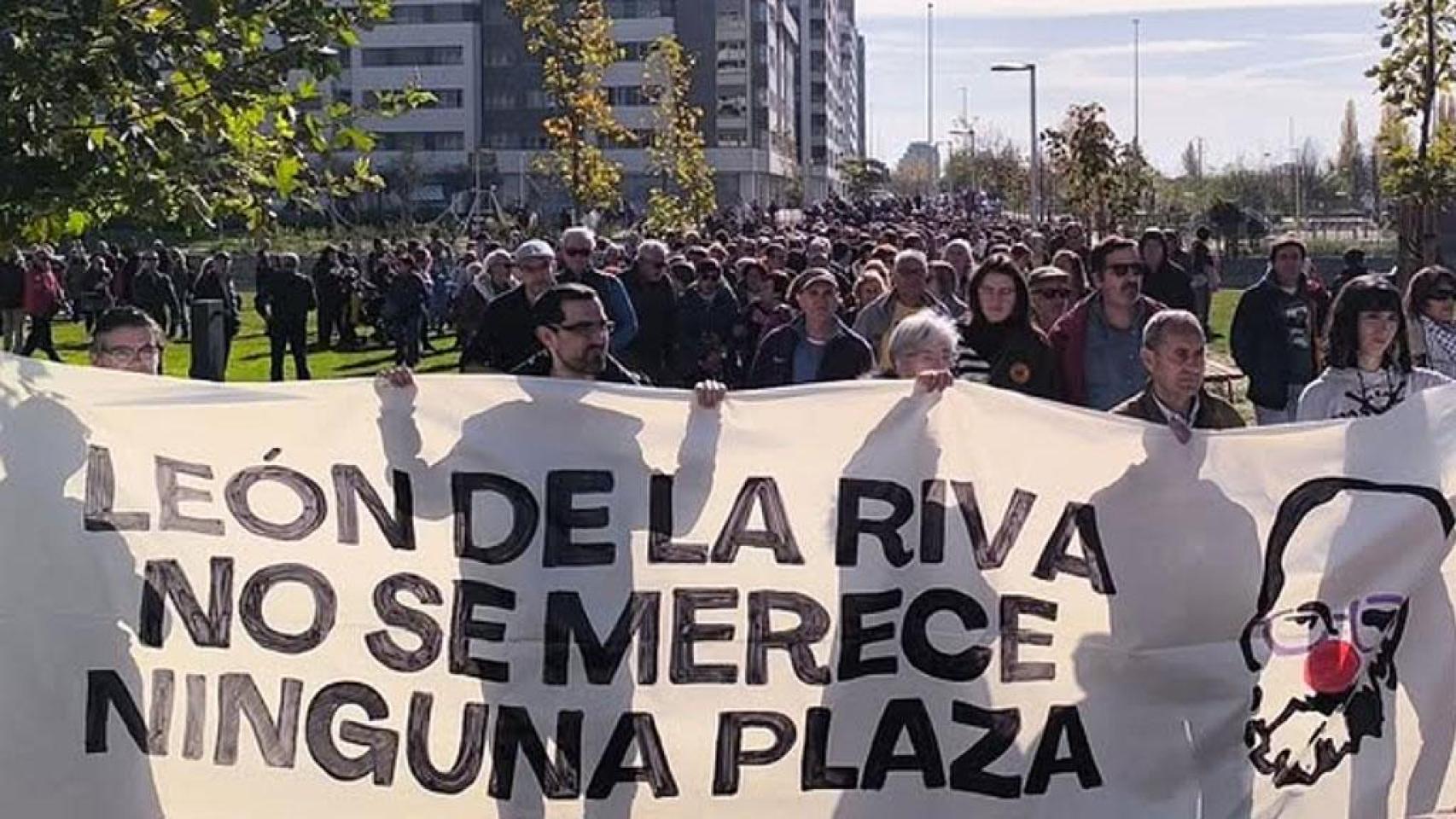 Imagen de la concentración contra León de la Riva