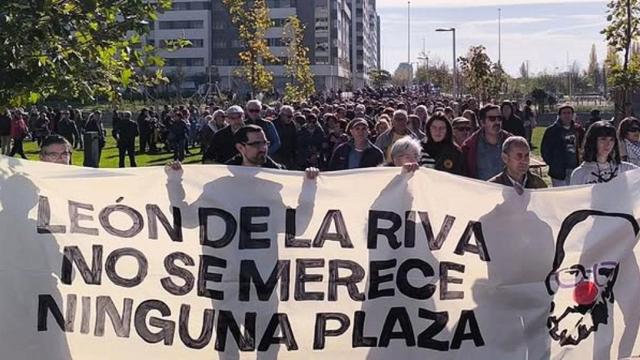 Imagen de la concentración contra de la Riva