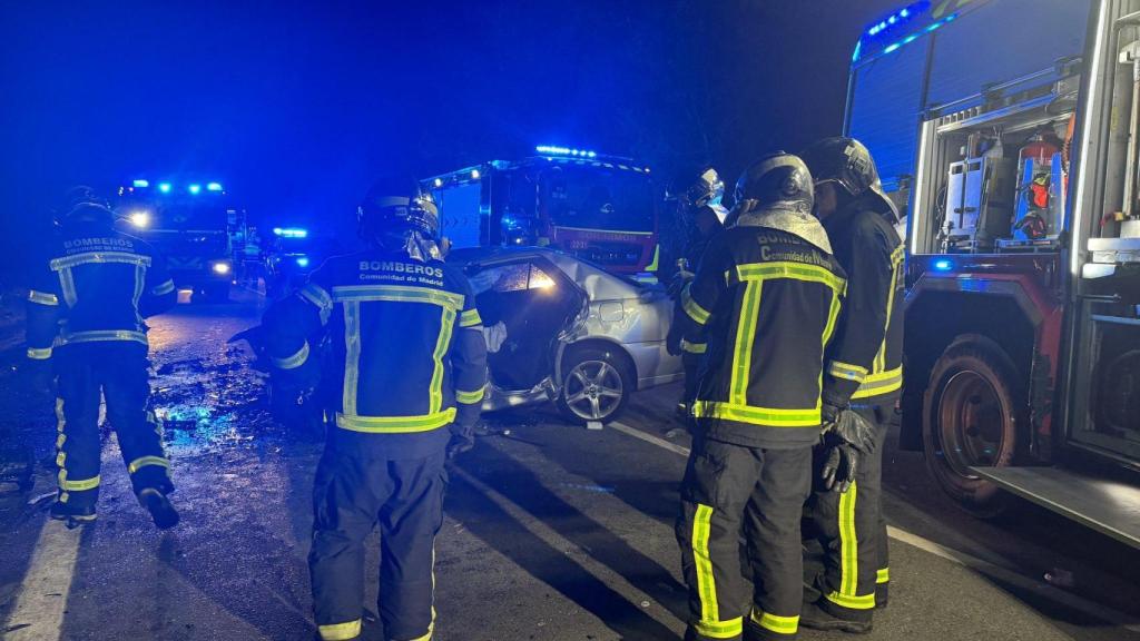 Los bomberos en Camarma de Esteruelas.