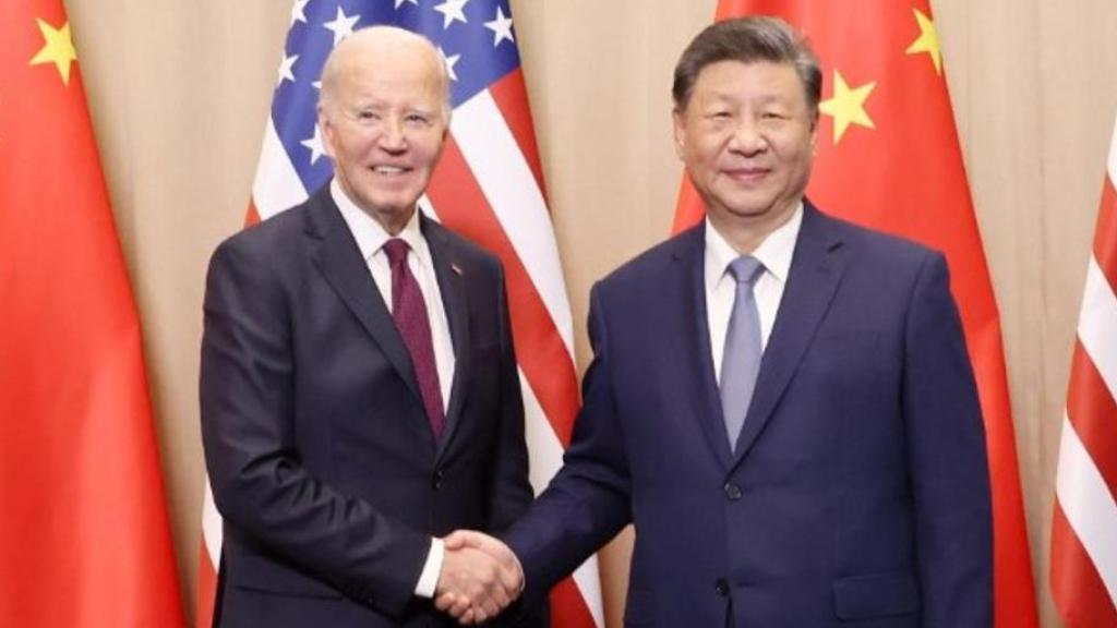 El presidente Joe Biden y el presidente chino Xi Jinping en el marco de la cumbre de Cooperación Económica Asia-Pacífico en Lima, Perú, el sábado.