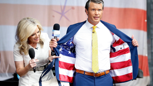 Candidato de Trump para Defensa, Pete Hegseth, en la cadena FOX. Imagen de archivo.