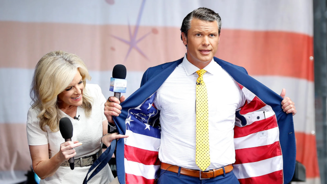 Candidato de Trump para Defensa, Pete Hegseth, en la cadena FOX. Imagen de archivo.