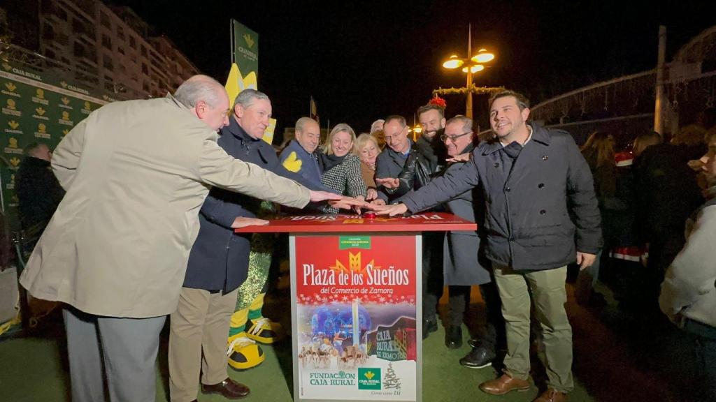 Inauguración de luces en la Plaza de los Sueños