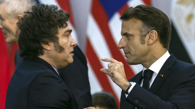 El presidente de Argentina, Javier Milei, y el presidente de Francia, Emmanuel Macron, en el G20.