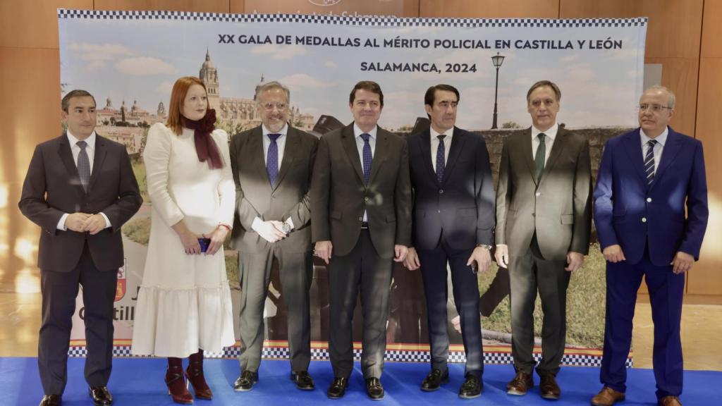 Autoridades momentos antes de comenzar el acto oficial de la Junta de Castilla y León en Salamanca