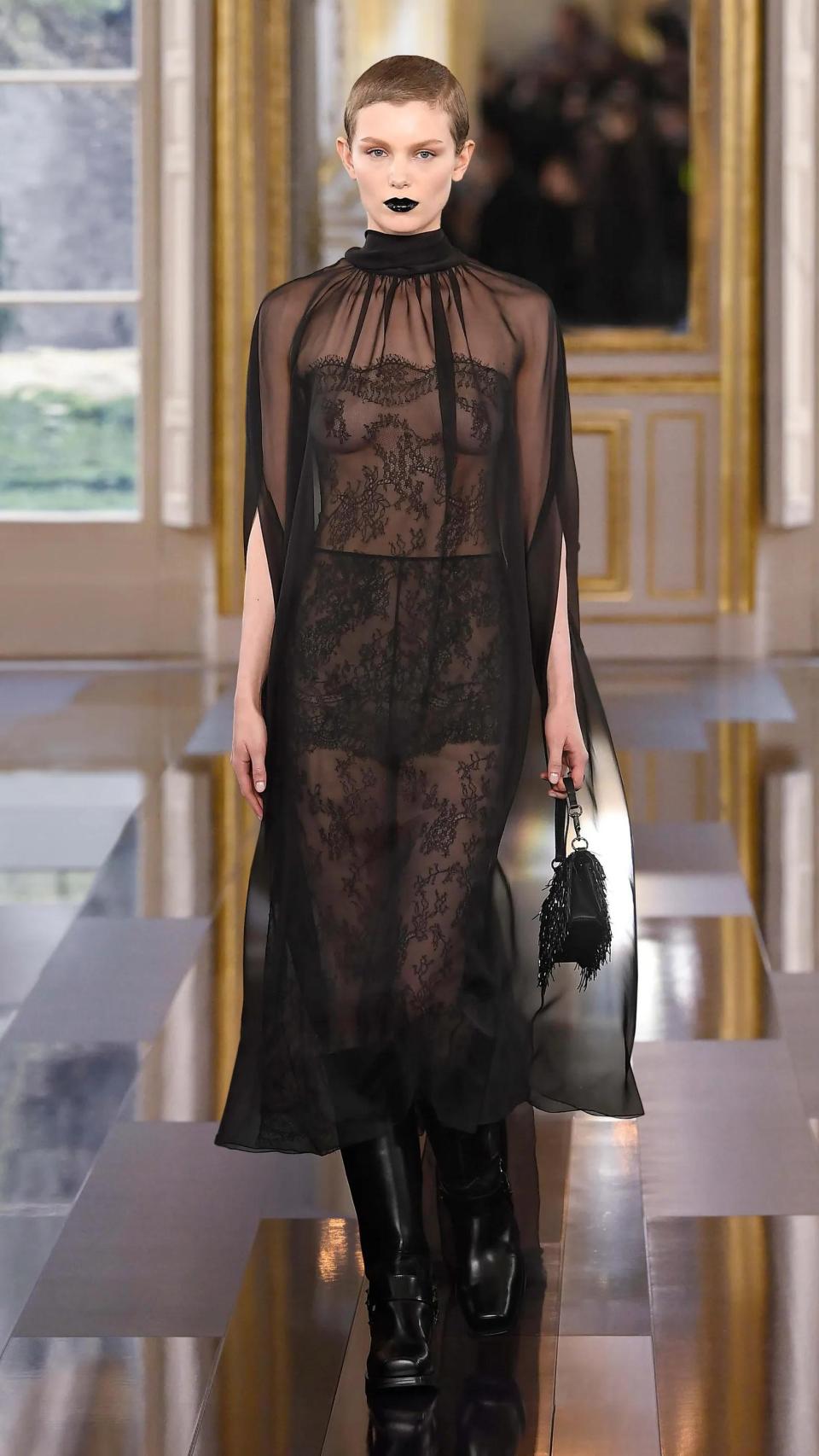 Silueta de la colección otoño 2024 de Valentino.