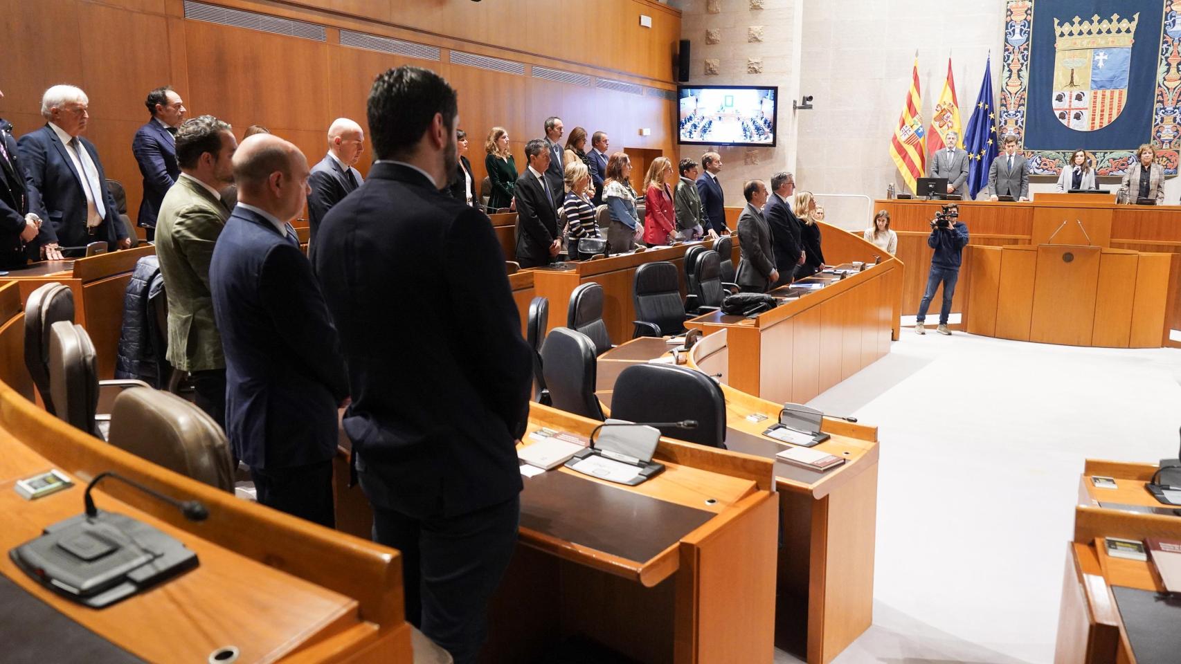 Minuto de silencio durante el pleno del pasado viernes antes de su suspensión.