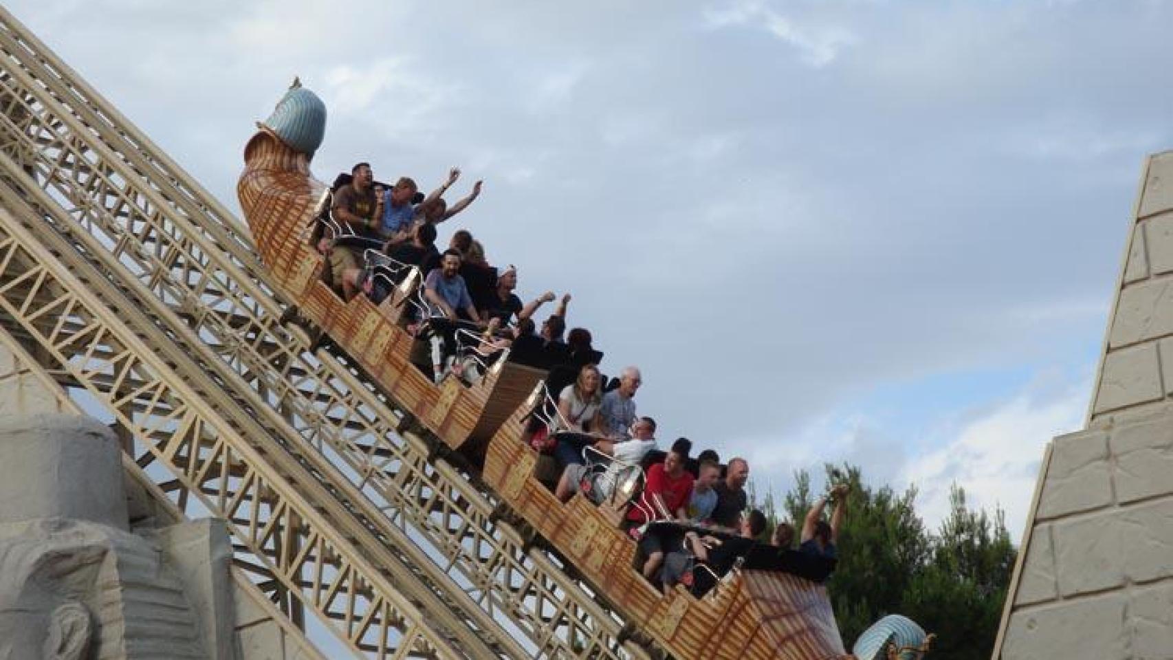 Una atracción del Parque de Atracciones de Zaragoza, en una imagen de archivo.