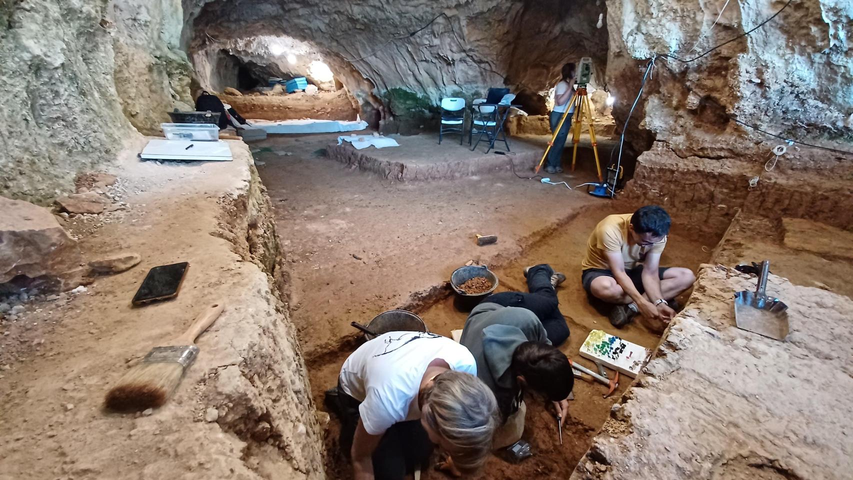 Vista general de una excavacion en el pueblo burgalés