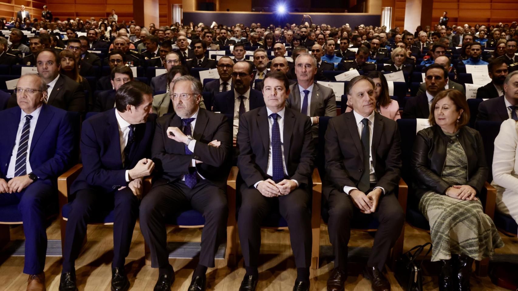 El presidente de la Junta, Alfonso Fernández Mañueco, preside el acto de entrega de medallas al mérito de Policía Local de Castilla y León