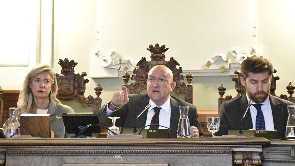 Jesús Julio Carnero durante el pleno extraordinario de esta mañana