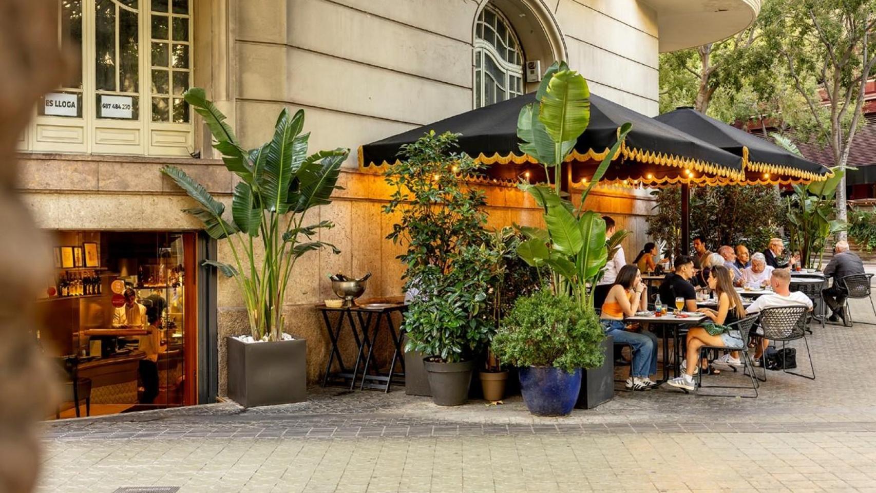 El nuevo bar de Carlos Abellán que conquista Barcelona: abierto desde el desayuno con lo mejor de la cocina local