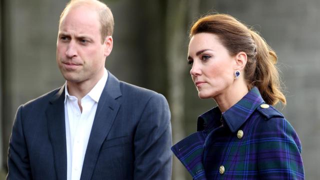 Guillermo de Inglaterra junto a Kate Middleton en una fotografía tomada en 2021, en Edimburgo.