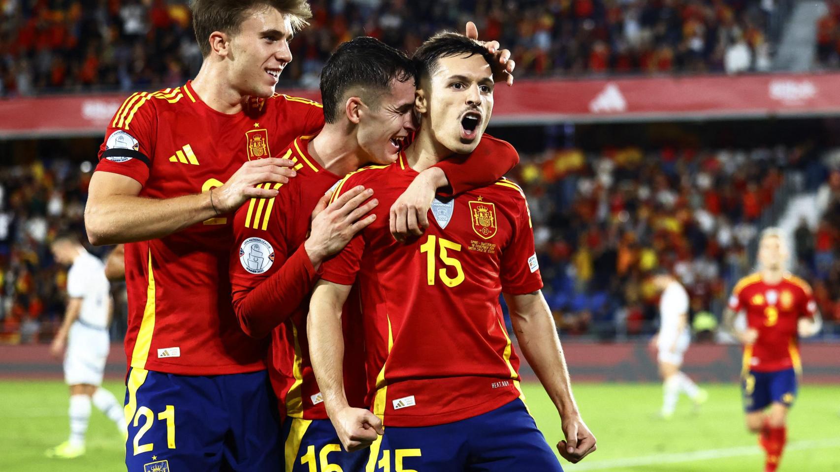 Bryan Zaragoza celebra su gol con España.