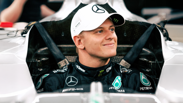 Mick Schumacher, en el asiento de un Mercedes F1