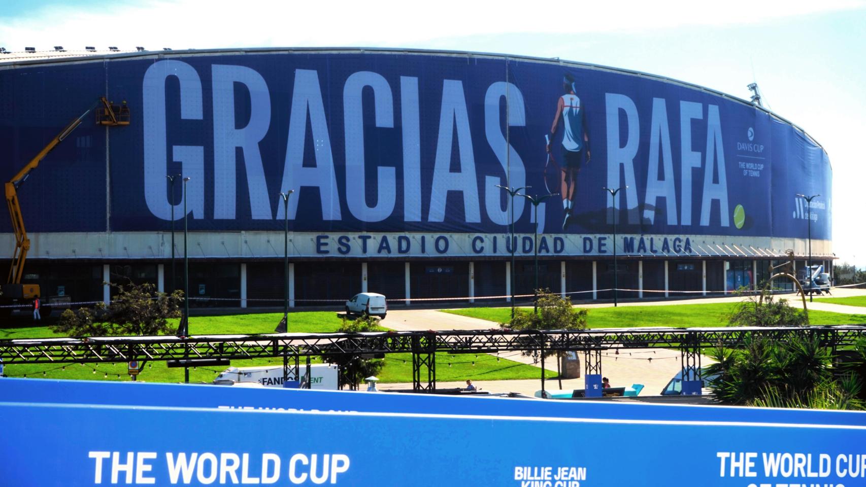 La lona en homenaje a Rafa Nadal presente en Málaga para la Copa Davis