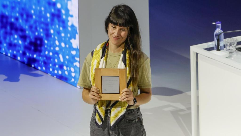 Damaris Pan recoge el 39 Premio BMW de Pintura en el Teatro Real. Foto: EFE / Zipi Aragón