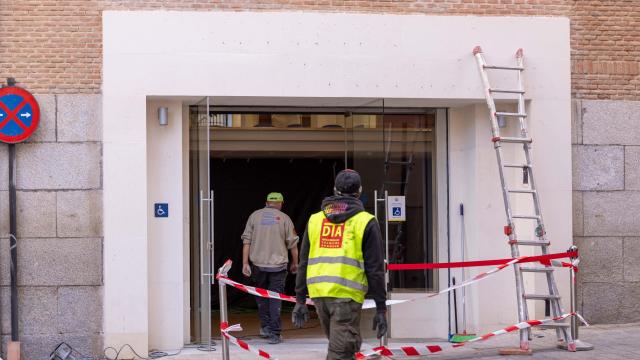 Uno de los accesos al futuro Museo Postal y Telegráfico, ya sin el rótulo.