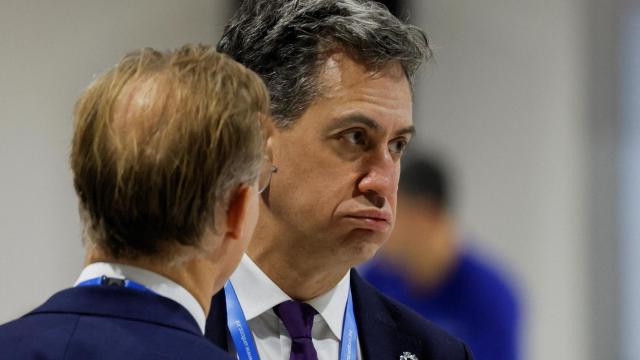 La reacción del secretario de Estado de Seguridad Energética y Cero Neto de Reino Unido, Edward Miliban, durante la COP29.