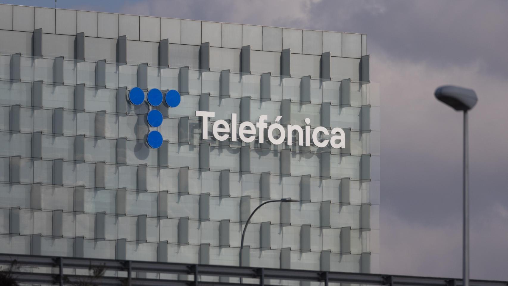 Argentina suspende la venta de la filial de Telefónica a Telecom: "Implicaría una concentración del 61% en telefonía móvil"