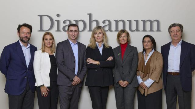 El nuevo equipo de Diaphanum en Cataluña, con Anna Olsina en el centro de la imagen.