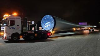 La autopista de peaje de la Costa del Sol: cortada durante la madrugada por el transporte de palas de viento de 92 metros