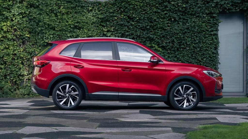 El MG ZS Hybrid+ ofrece un consumo de alrededor de 5 litros cada 100 kilómetros.