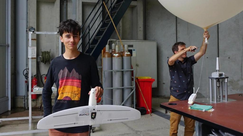 Yohan Hadji con la sonda antes del lanzamiento de MeteoSwiss