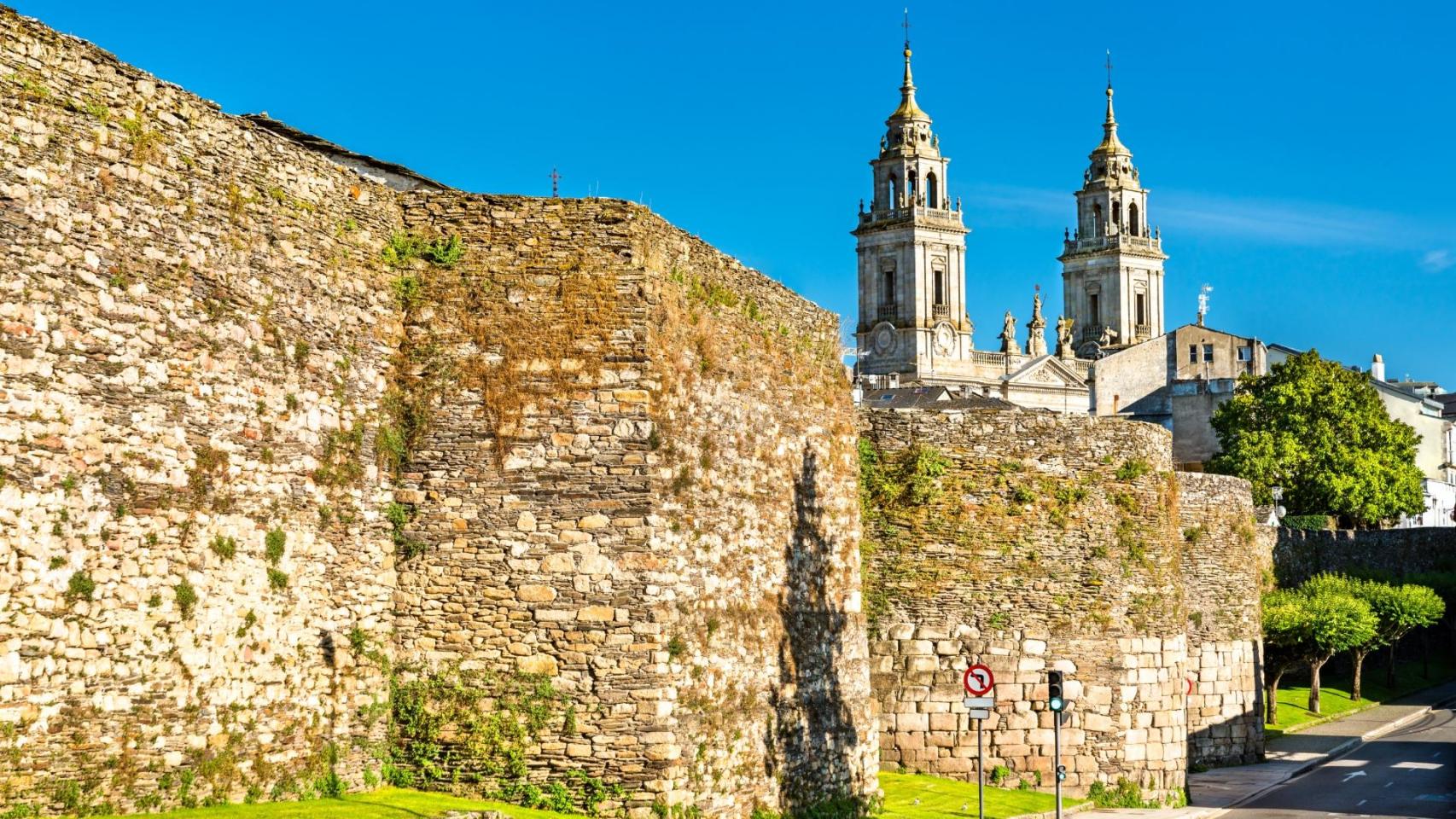 La Muralla romana de Lugo y la Catedral de Santa María