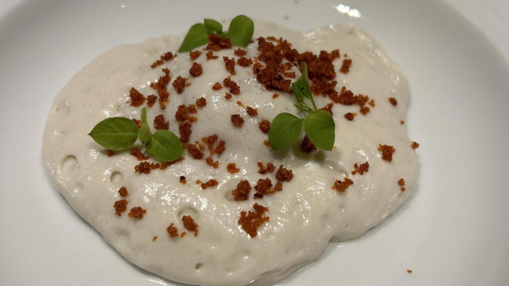 Ravioli relleno de cebollero y dátil de AMA Italiana Contemporánea