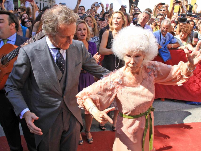 Cayetana de Alba, el día de su boda con Alfonso Díez, en 2011.