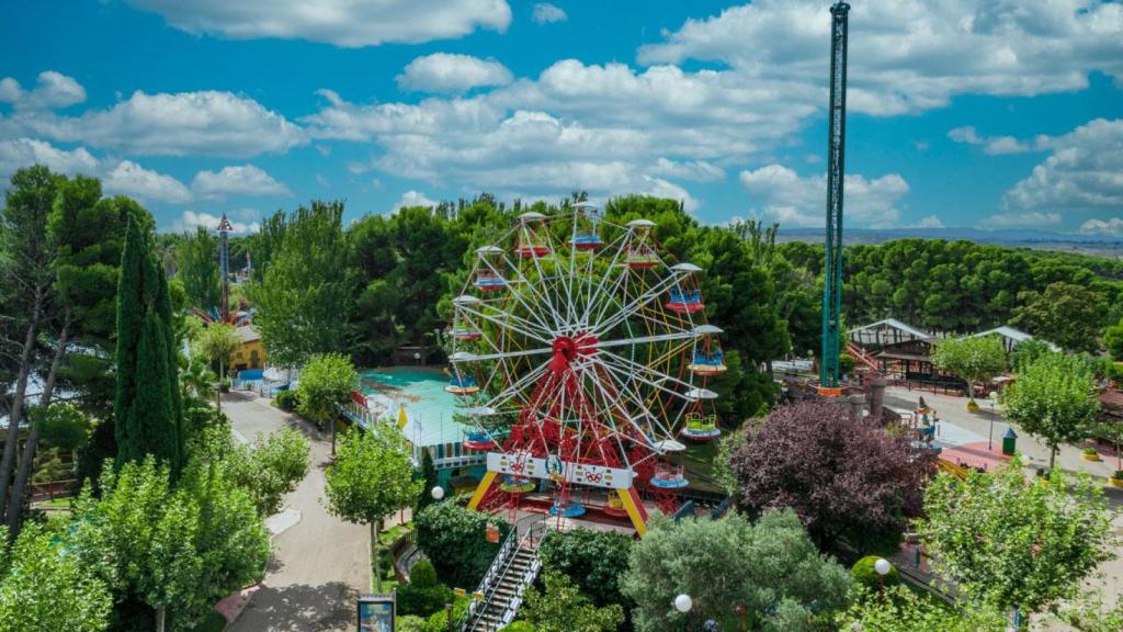 El parque desde arriba, donde se puede ver la gran Noria.