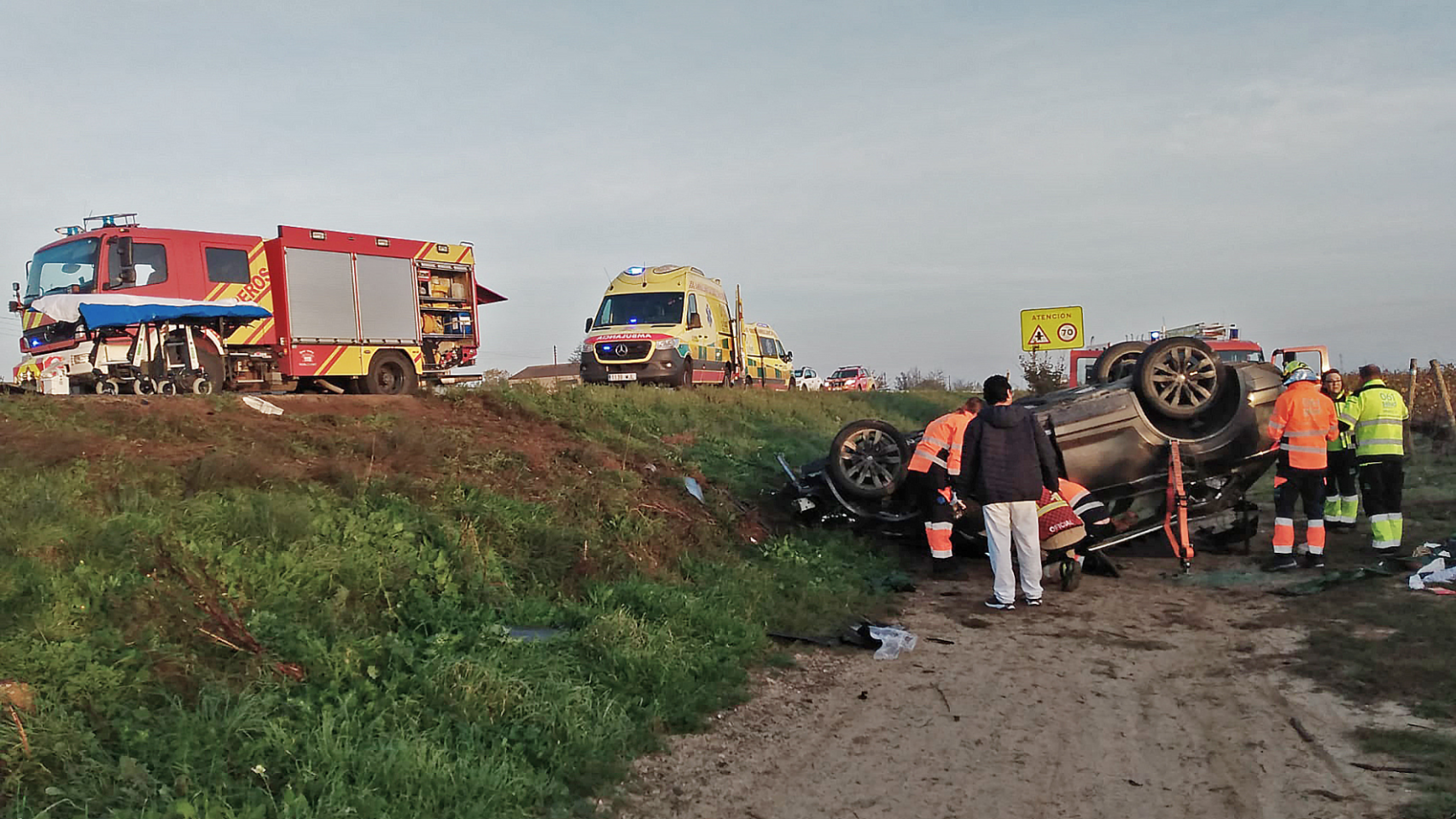 Los Bomberos de la DPH excarcelan a los heridos tras el accidente de tráfico en Barbastro