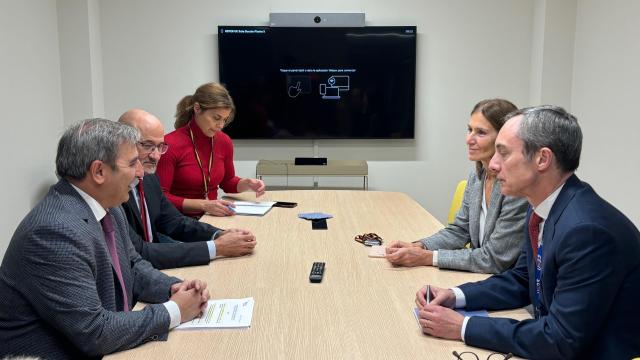 Reunión entre el consejero de Movilidad y Transformación Digital, José Luis Sanz, y el consejero coordinador de Transportes, Vicente Salvador, este martes en Bruselas