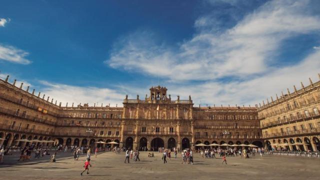 La majestuosa Plaza Mayor de Salamanca, siempre el punto de encuentro y de referencia para recorrer y admirar cada joya arquitectónica de la ciudad de Salamanca