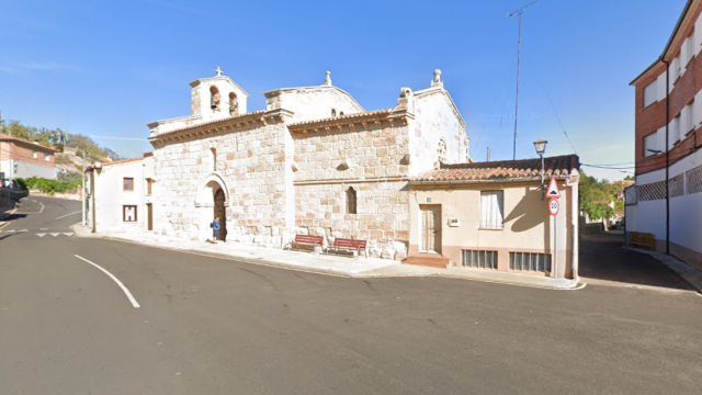 Imagen de la Iglesia Espíritu Santo, en Zamora, y, a la derecha, la vivienda que ha expropiado el Ayuntamiento