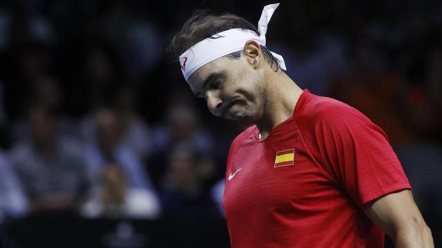 Rafa Nadal se lamenta en el partido de la Copa Davis ante Países Bajos.