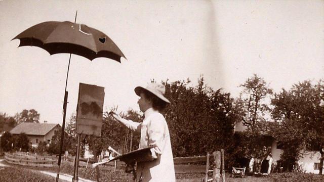 Gabriele Münter, pintando. Foto: Museo Thyssen-Bornevisza