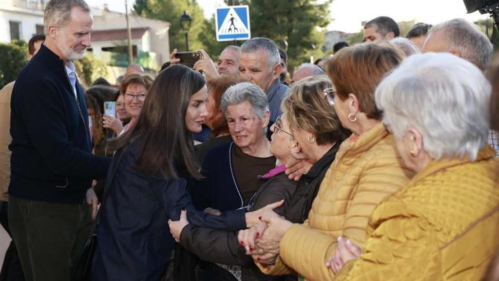 Baño de cariño de los Reyes Felipe VI y Letizia en Letur: las mejores imágenes de la visita