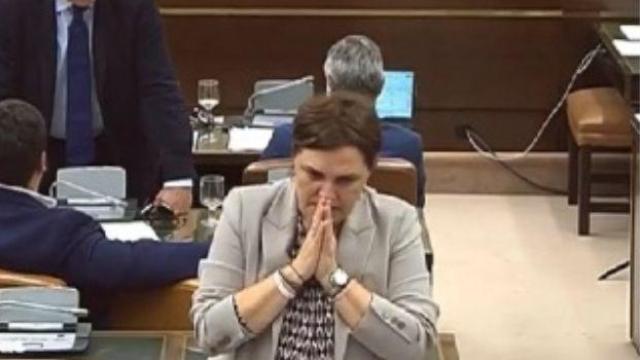 La diputada del PSOE Patricia Blanquer, durante una conversación con el grupo de ERC en la Comisión de Hacienda.