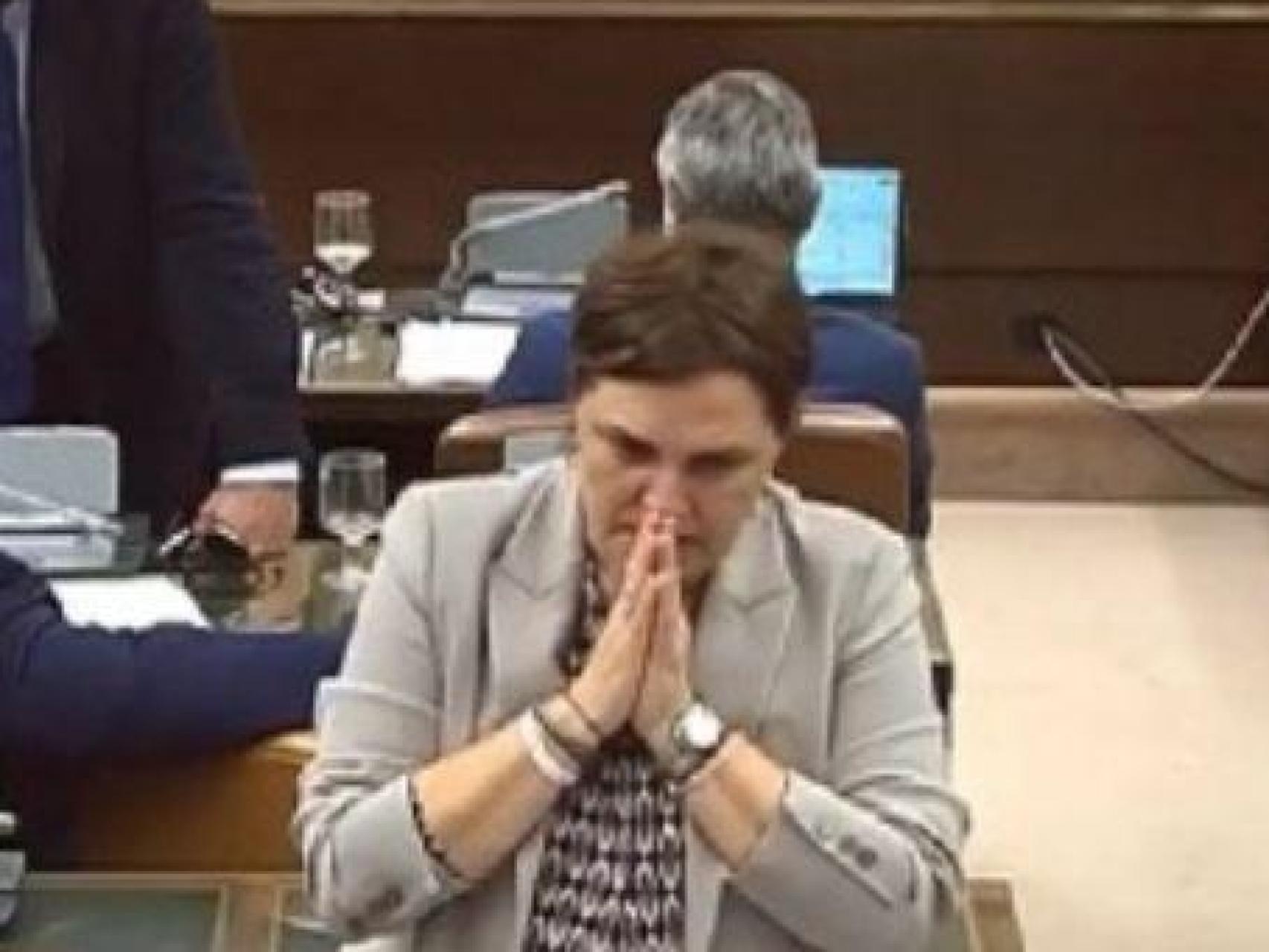 La diputada del PSOE Patricia Blanquer, durante una conversación con el grupo de ERC en la Comisión de Hacienda.