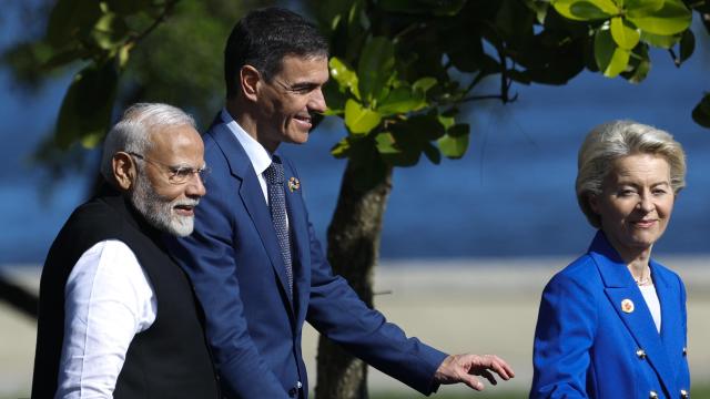 Pedro Sánchez, Ursula von der Leyen y el indio Narendra Modi, en la cumbre del G-20 de Río de janeiro.