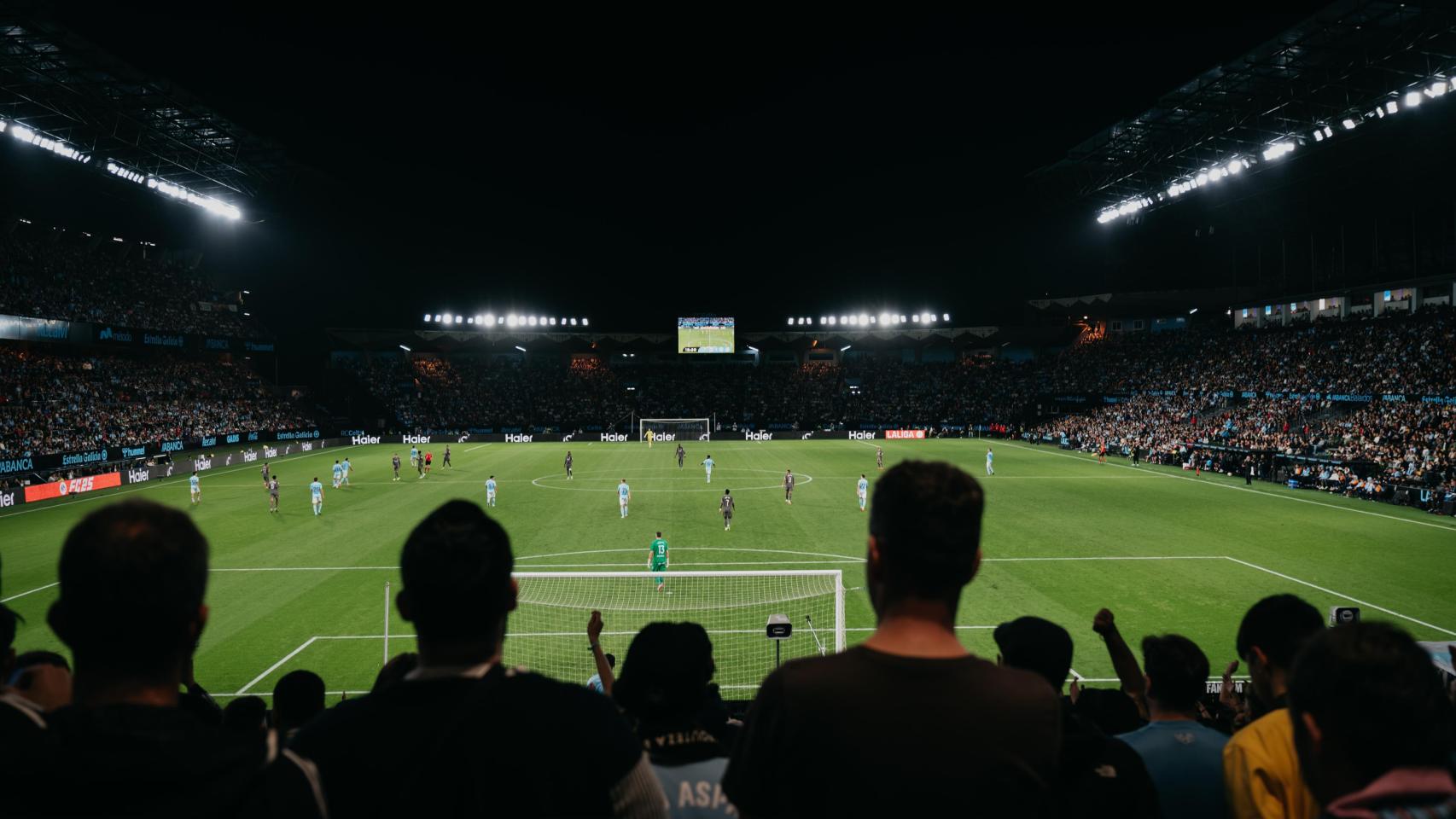 Vista en el interior de Balaídos hacia la grada de Gol.