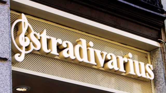 Fachada Stradivarius.