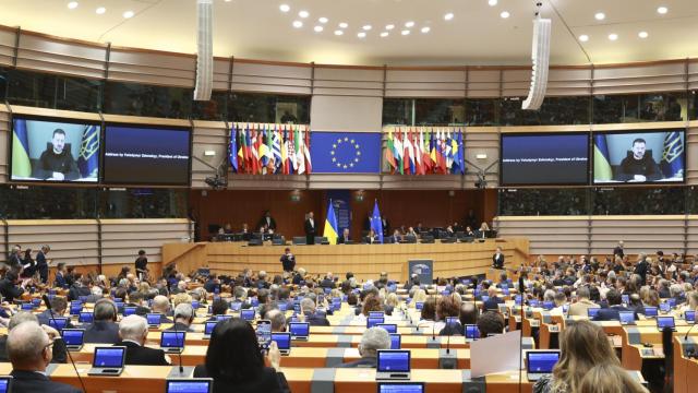 El presidente de Ucrania, Volodímir Zelenski, durante su comparecencia telemática ante el pleno de la Eurocámara